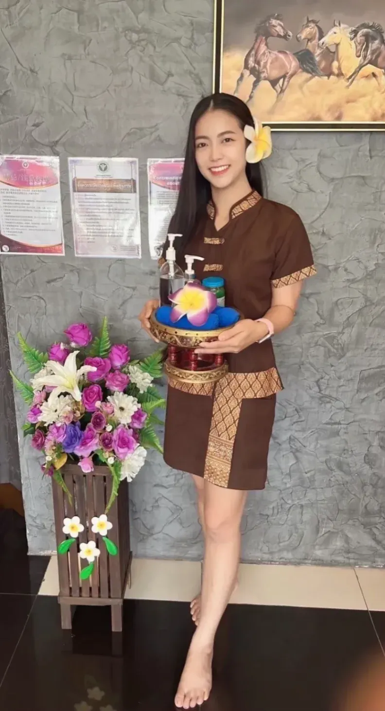 น้อง น้อง ดาวหมอนวดหญิง — ลาดพร้าว